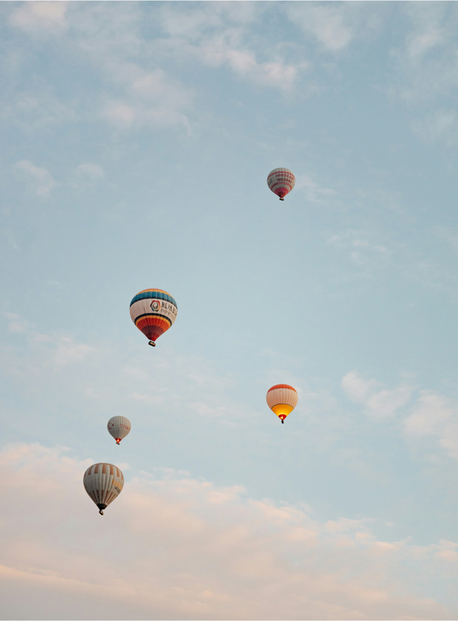 Luftballonger mot blå himmel produktbild